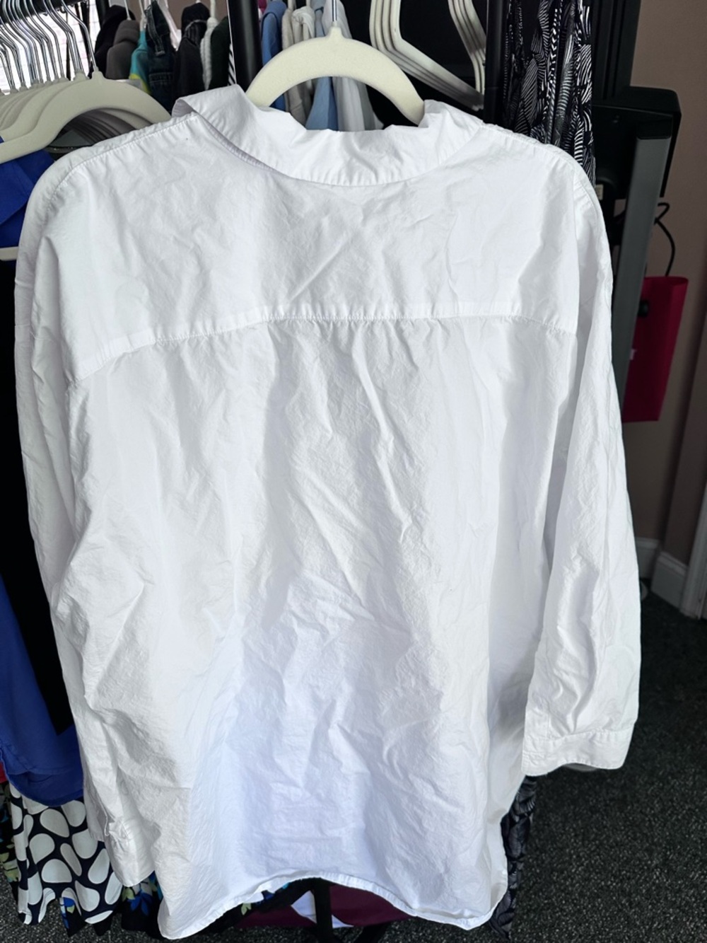 Time and Tru Women’s Crisp White Button-Up Shirt - Picture 2 of 4